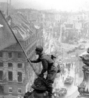 9May_2-Krasnyj-sovetskij-flag-na-rejhstag550
