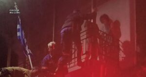 Απεγκλωβισμός και κατάσβεση φωτιάς σε σπίτι στον Αϊ Γιώργη Συκούση
