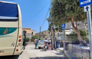 Σύλλογος ενοικιαζόμενων δωματίων Χίου: Σε πλήρη οδικό συγκοινωνιακό αποκλεισμό οδηγείται το νησί