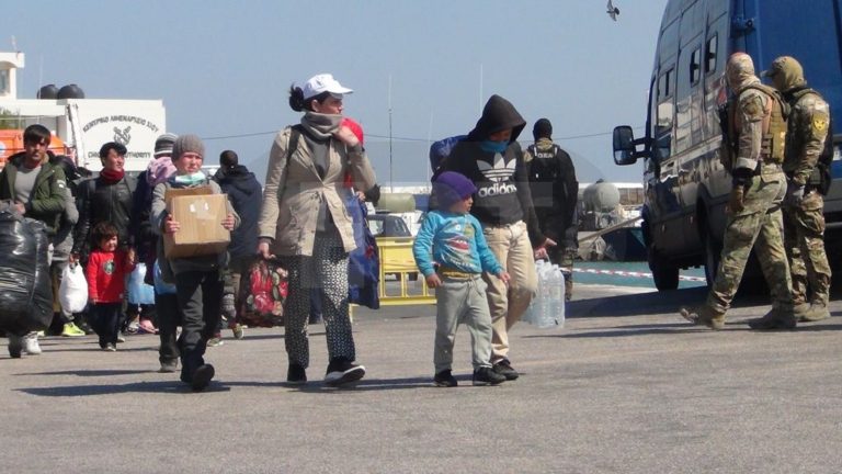 Επιτέλους μετακίνηση ευάλωτων ομάδων προσφύγων προς την ενδοχώρα