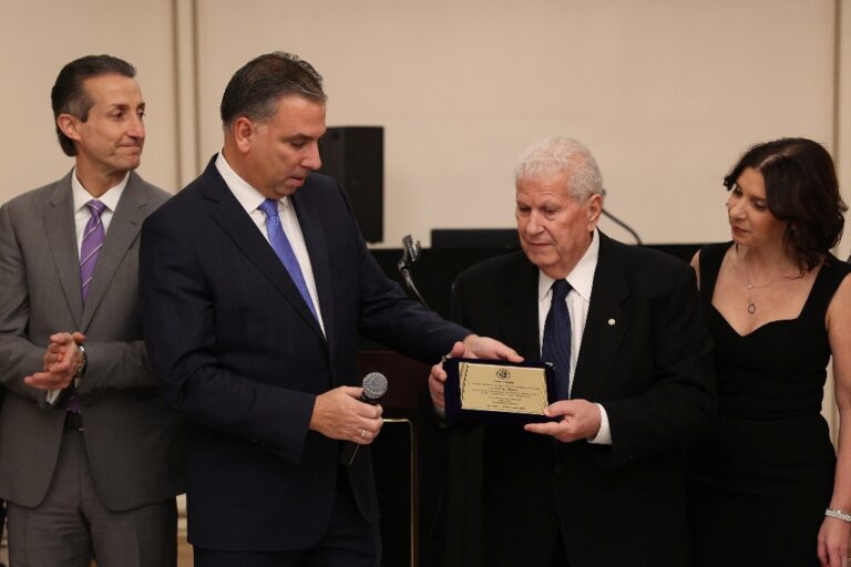 Ο Παγχιακός Ν. Υόρκης τίμησε τον πρώην Πρόεδρο του Στέλιο Τάτση