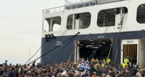 ΛΑΪΚΗ ΣΥΣΠΕΙΡΩΣΗ Β. Αιγαίου: Ο κόμπος έφτασε στο χτένι – Σε απόγνωση οι κτηνοτρόφοι της Λέσβου