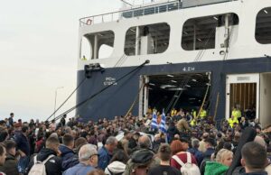 ΛΑΪΚΗ ΣΥΣΠΕΙΡΩΣΗ Β. Αιγαίου: Ο κόμπος έφτασε στο χτένι – Σε απόγνωση οι κτηνοτρόφοι της Λέσβου