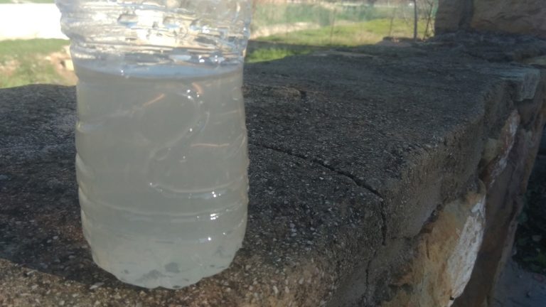 Θολό νερό στη Δημοτική Βρύση στο Βαρβάσι