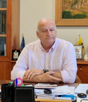 Vroulis_antiperiferiarxis_16Sep25