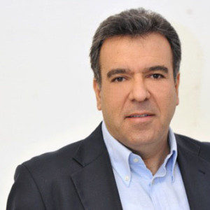 konsolas_manos_nd-525x300